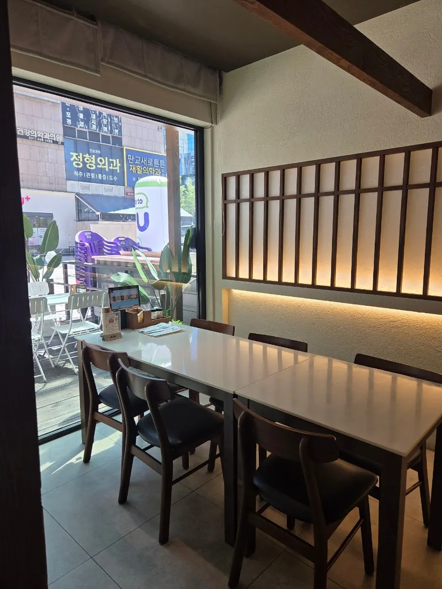 Private room seating area at Useum Pangyo Branch