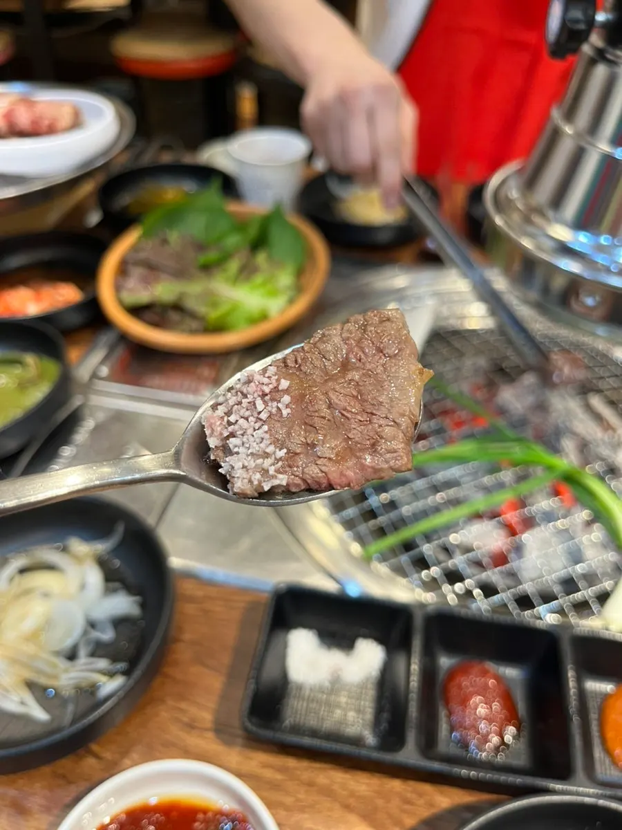 불판에 올린 프리미엄 진갈비살