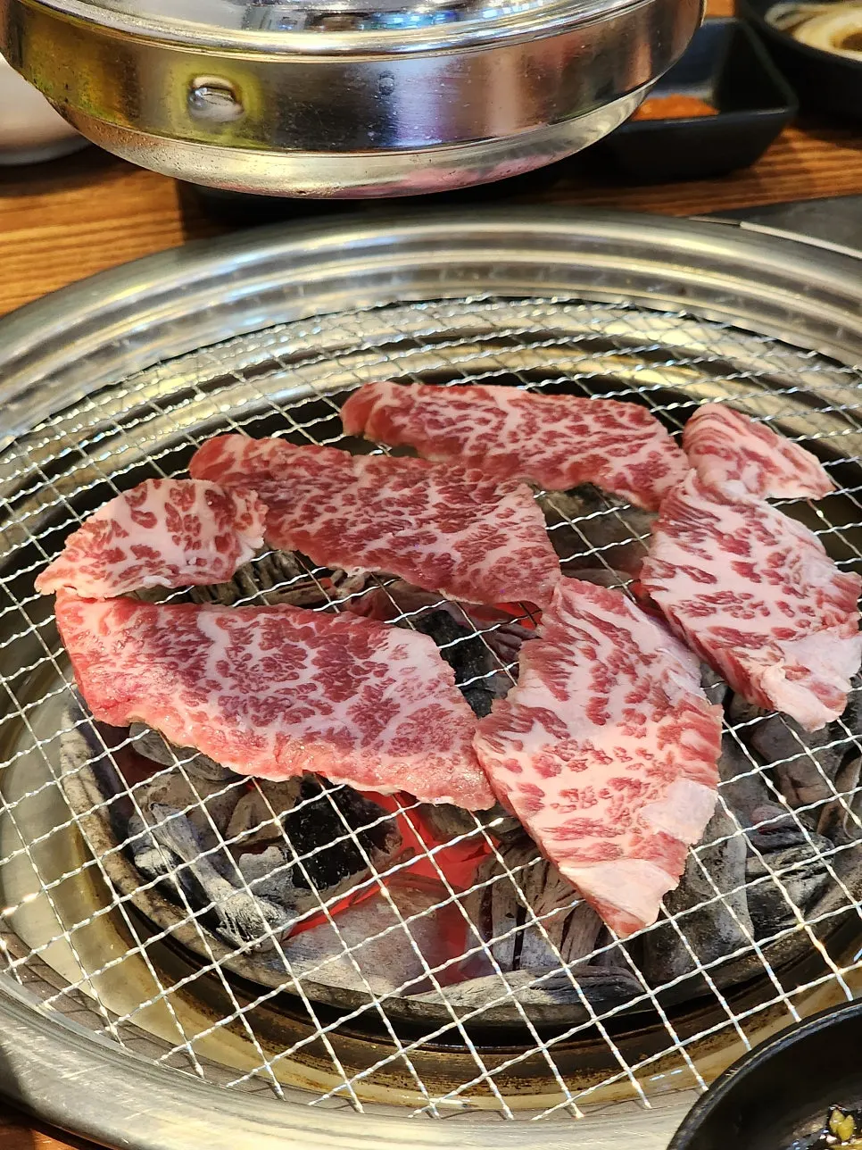 강원도 한우 1++ 꾸릿살 육사시미 접시
