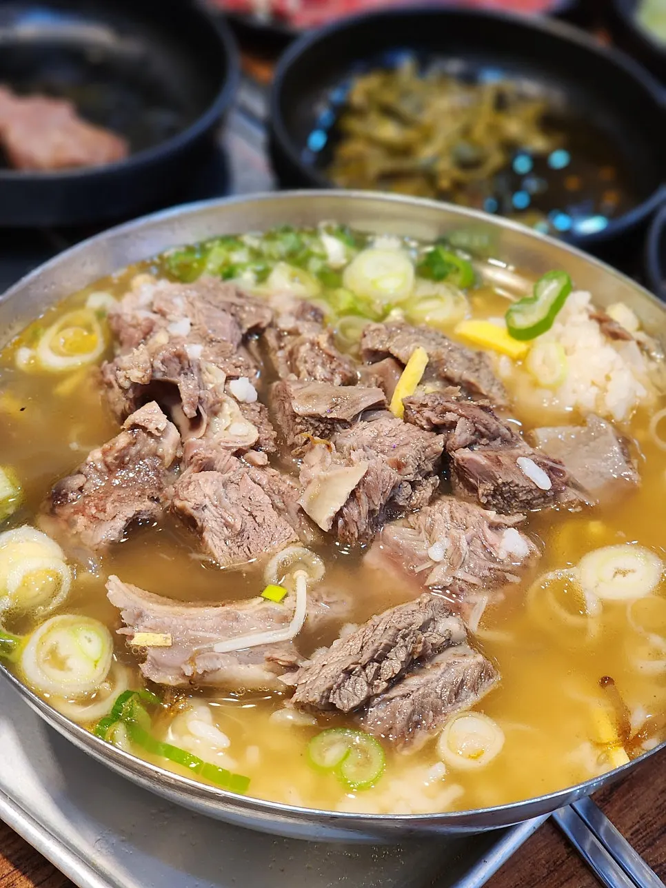 12시간 우려낸 국밥과 탕 메뉴