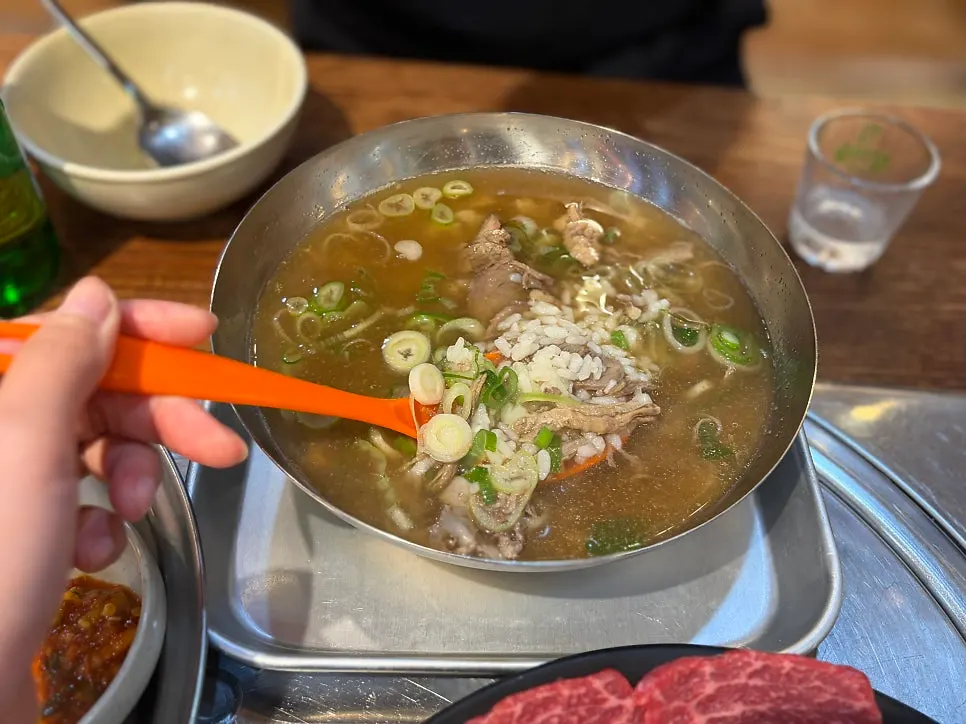 바지락을 뺀 소고기 국밥 한 그릇