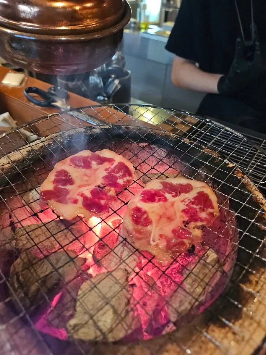 기름진 업진살 구이 클로즈업
