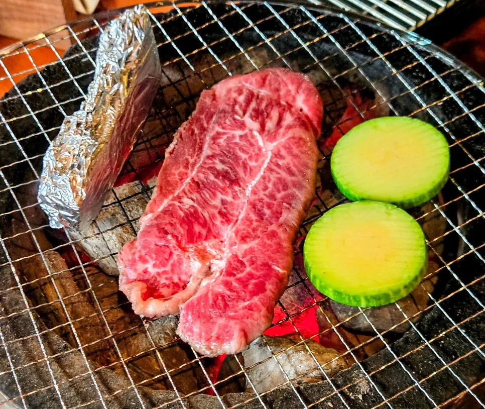 화로 위에서 구워지는 부채살