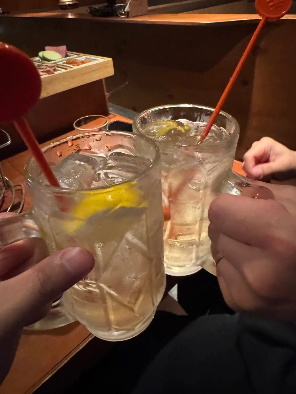 The non-alcoholic highball served alongside the meat