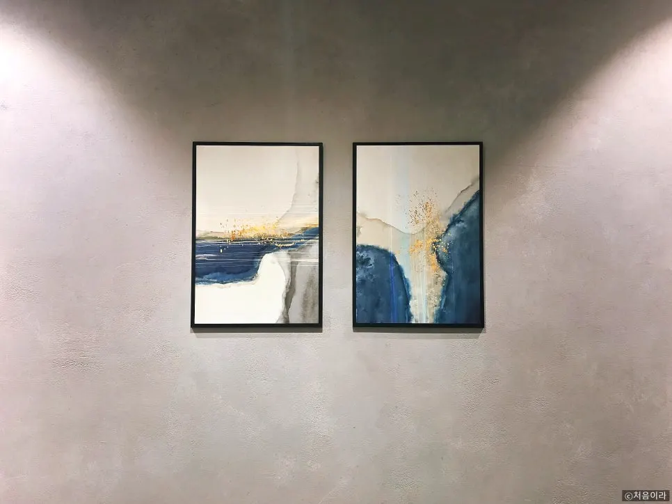Interior of a private room at Usu with calm gray tones and soft lighting