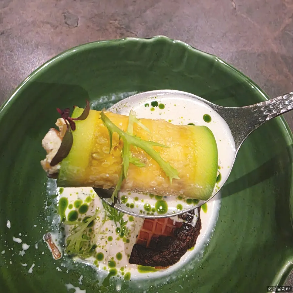 Fried shiitake mushroom and zucchini roll with tofu cream sauce