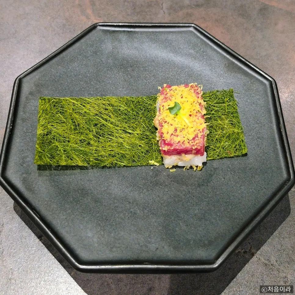 Plated hanwoo yukhoe with gamtae seaweed