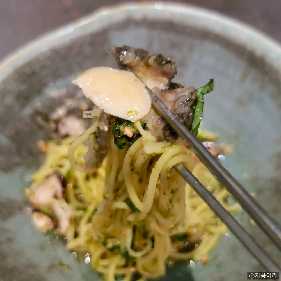 Gardenia noodles mixed with mustard-garlic sauce