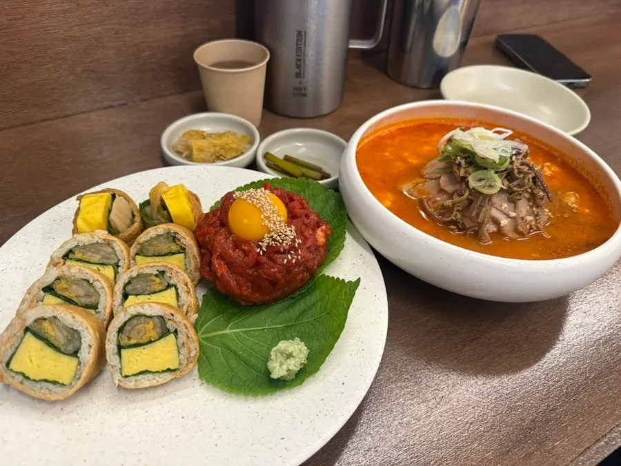 고추장 육회와 유부말이, 초당 순두부 곰탕 한 상