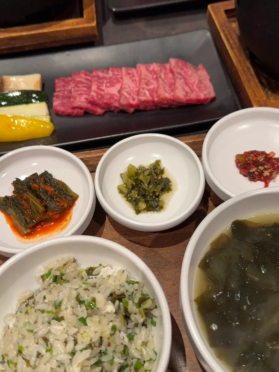 Main course spread with 90g of 1++ hanwoo sirloin