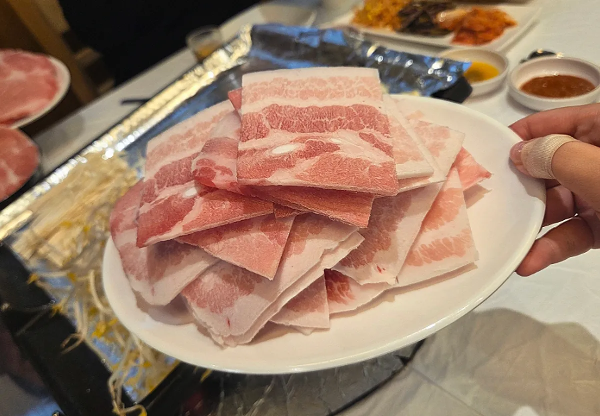 웃삼 분평직영점 냉삼 불판 상차림