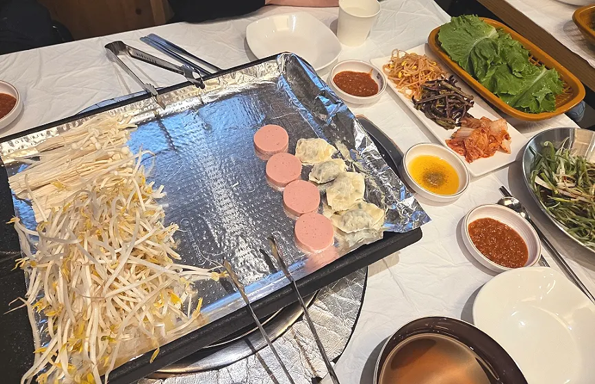 가정집 같은 분위기의 웃삼 분평직영점 내부