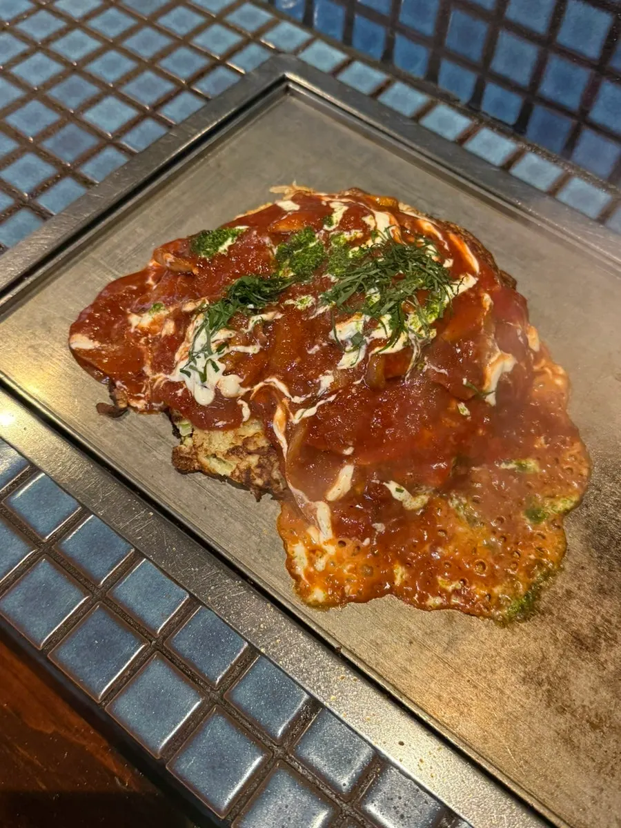 불판 위 토마토 오코노미야끼