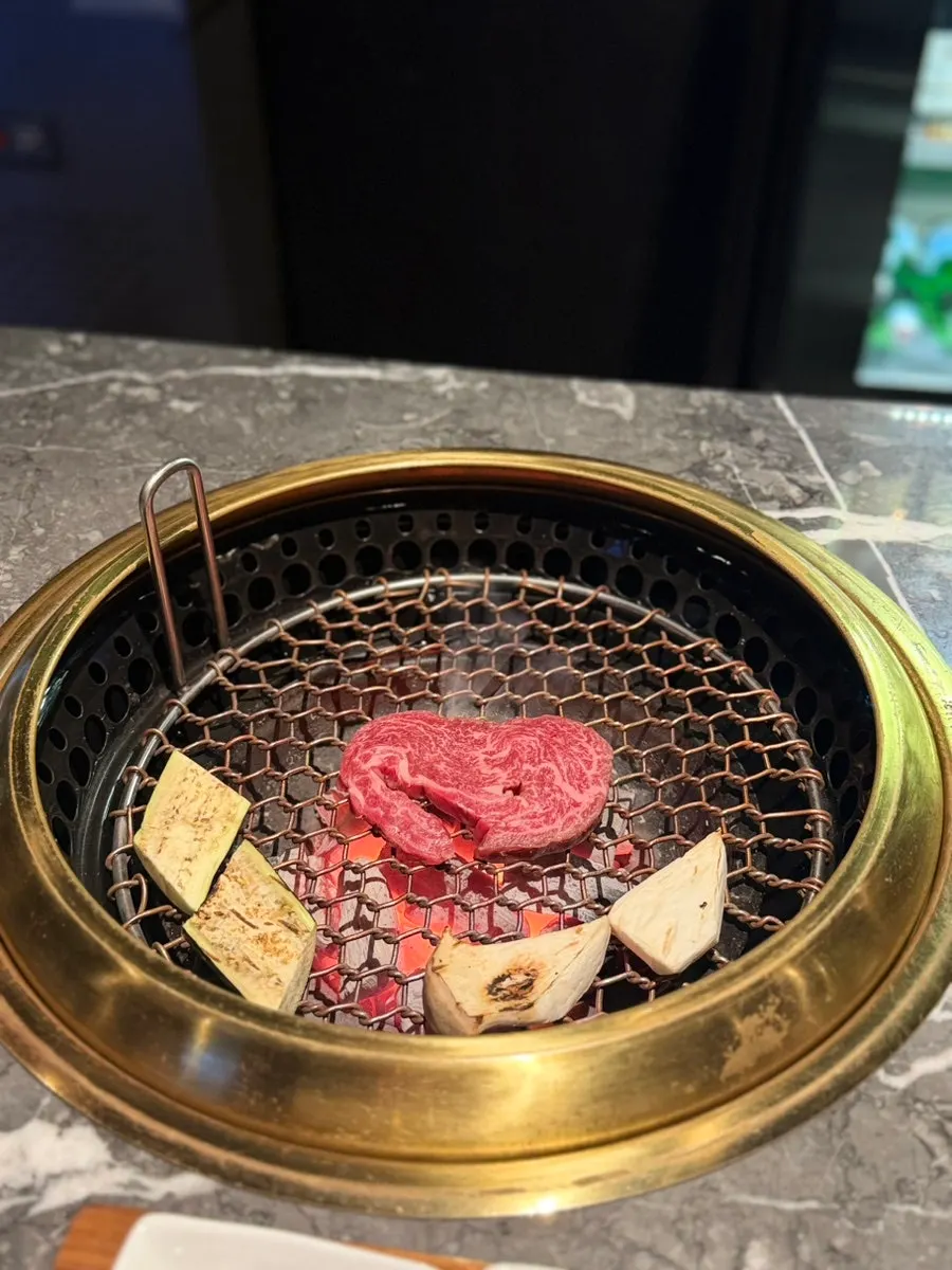 Saeusal (hanwoo cut) grilling on the pan