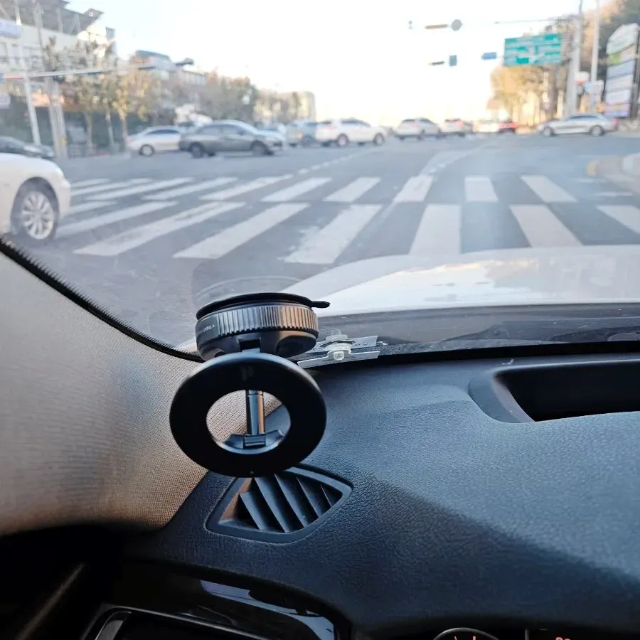 Car smartphone mount with 360° rotation