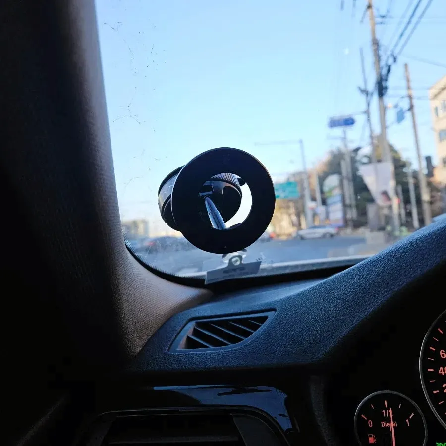 MagSafe mount with tilt-angle adjustment