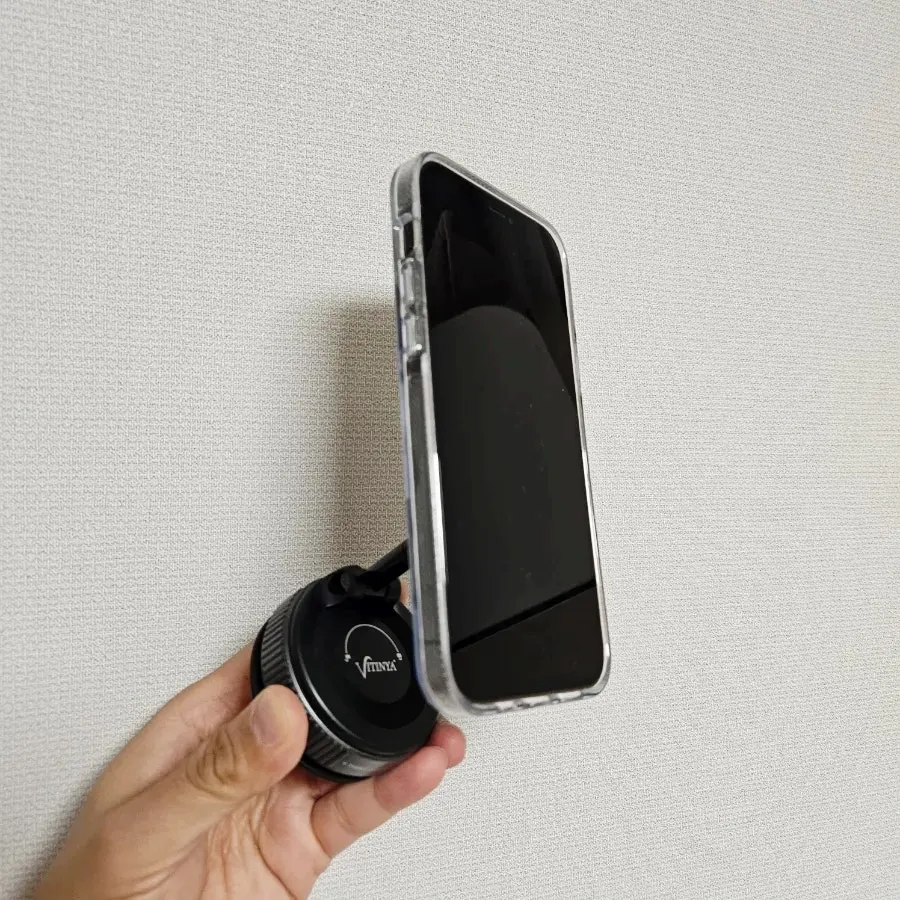 MagSafe car smartphone mount