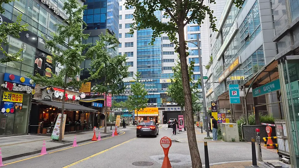 Street view of the Pangyo Station office district