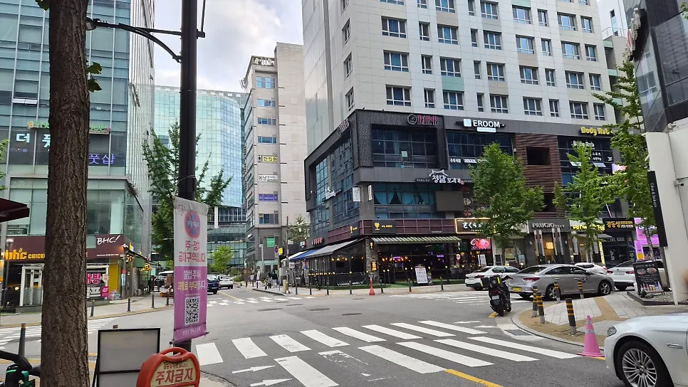 Exterior of the building housing Bacha Pangyo Branch