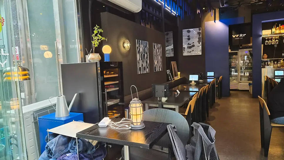 Group seating at Bacha Pangyo Branch