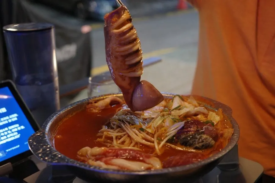 라면사리가 깔린 즉석차돌해물떡찜