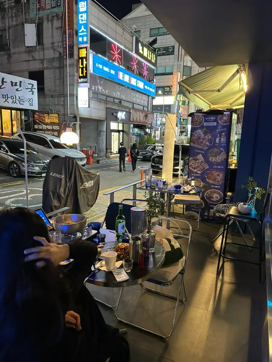세련된 분위기의 바차 수지점 내부