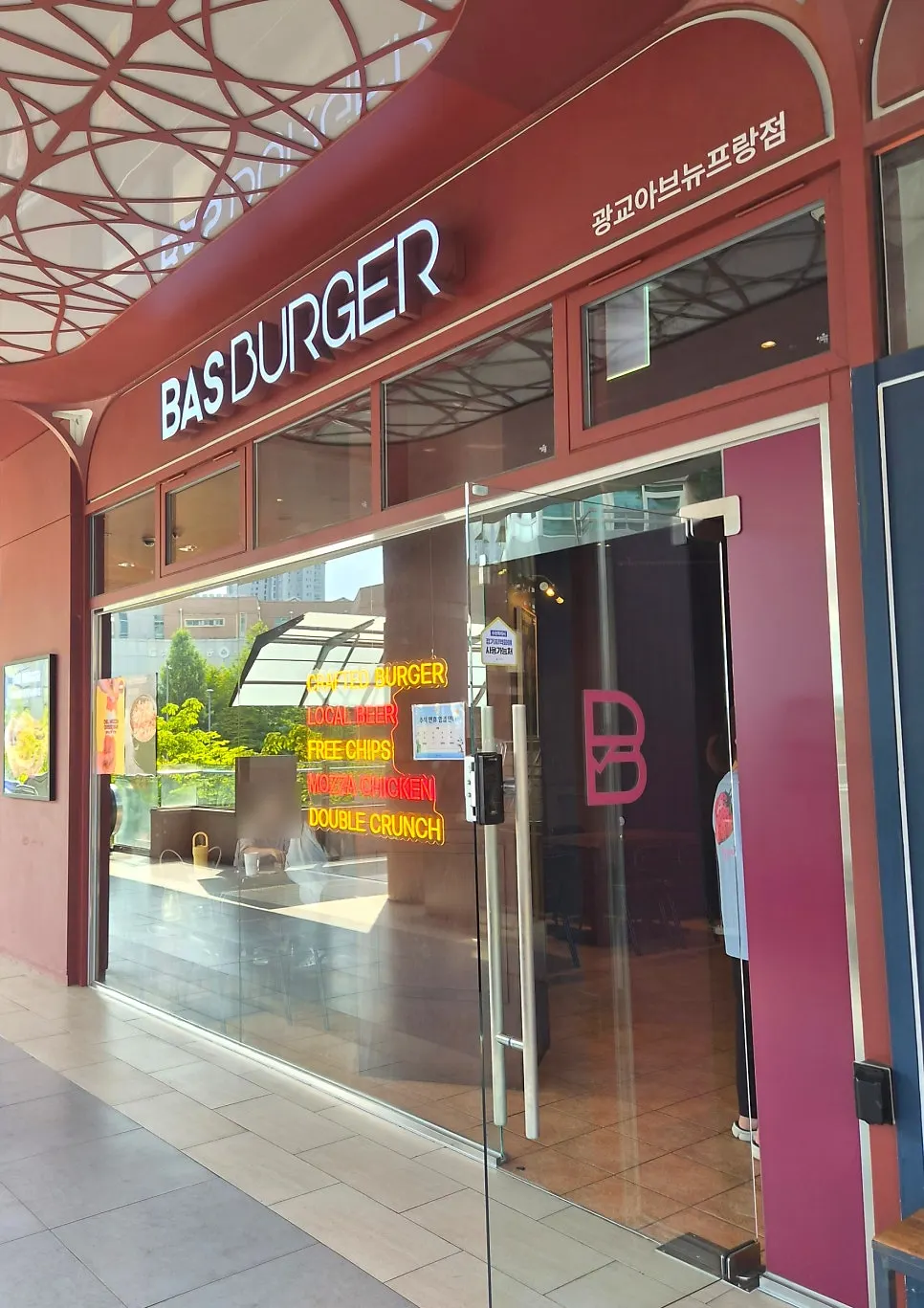 Hours information posted at Base Burger Gwanggyo Avenue France Branch