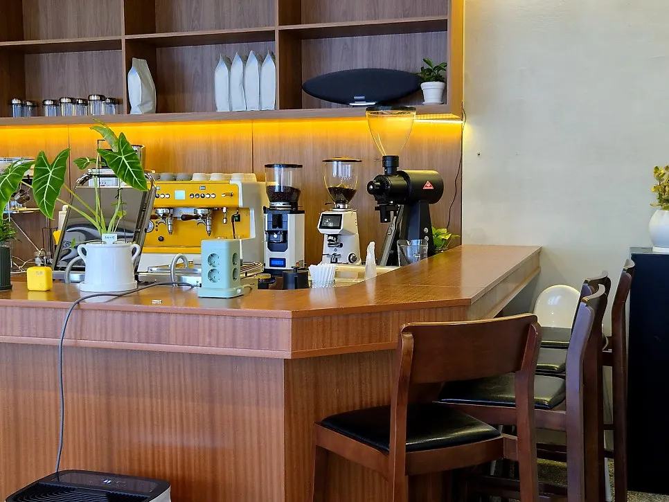 Cozy indoor atmosphere at Benetto café