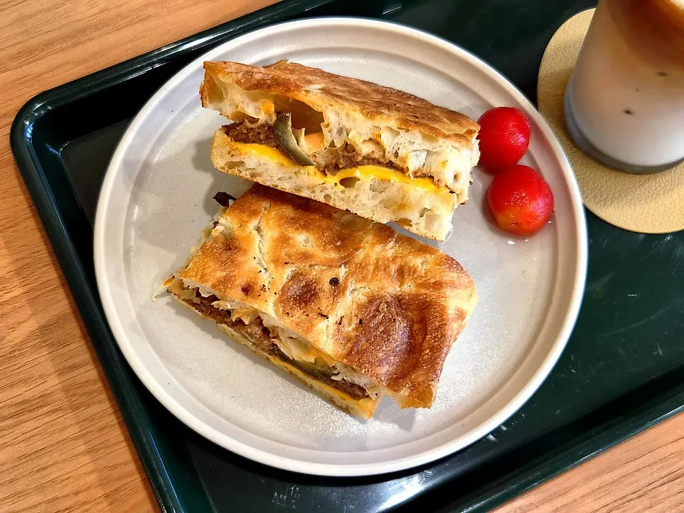 Mexican beef grill sandwich with jalapeño
