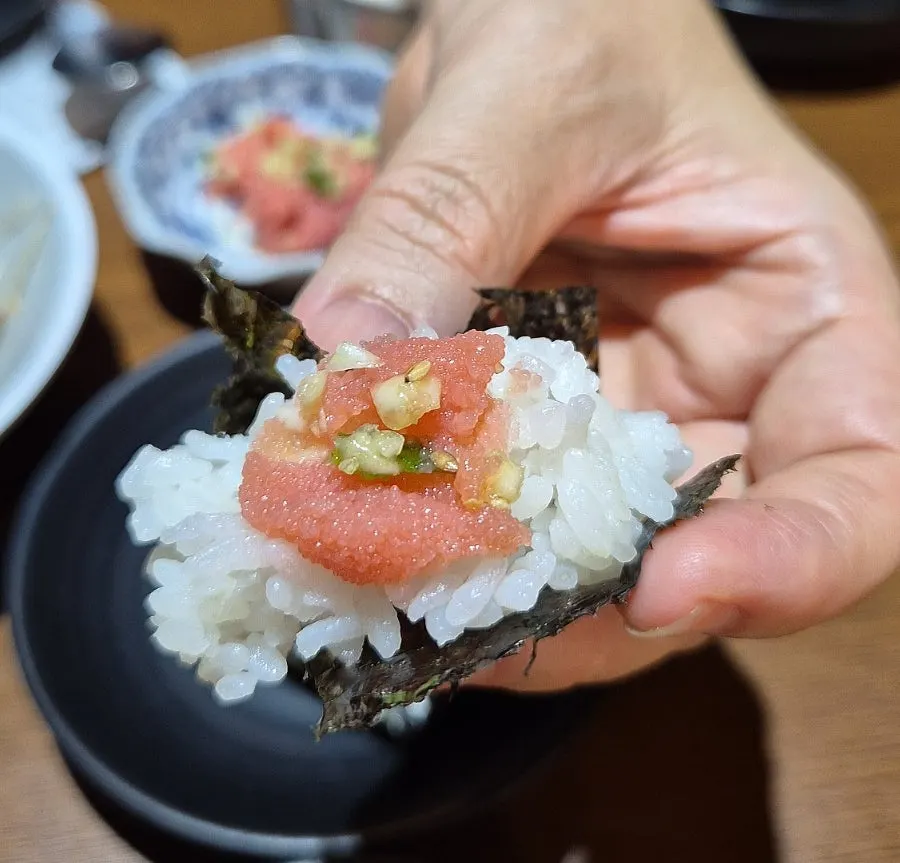 기본찬이 차려진 테이블 한 상