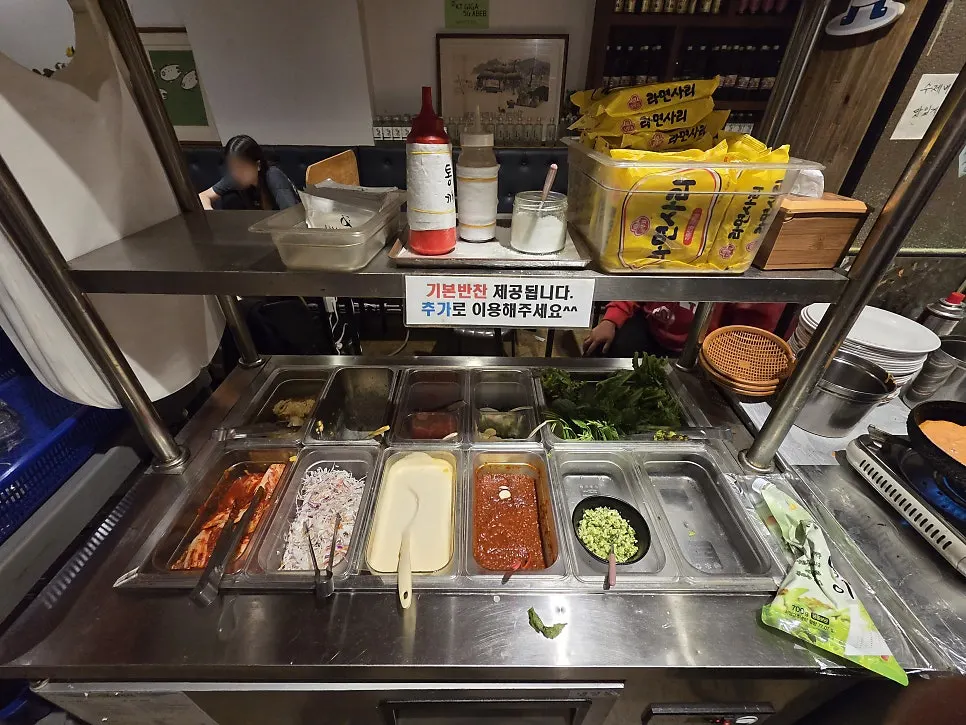 Self-serve bar with wrap vegetables and sauces