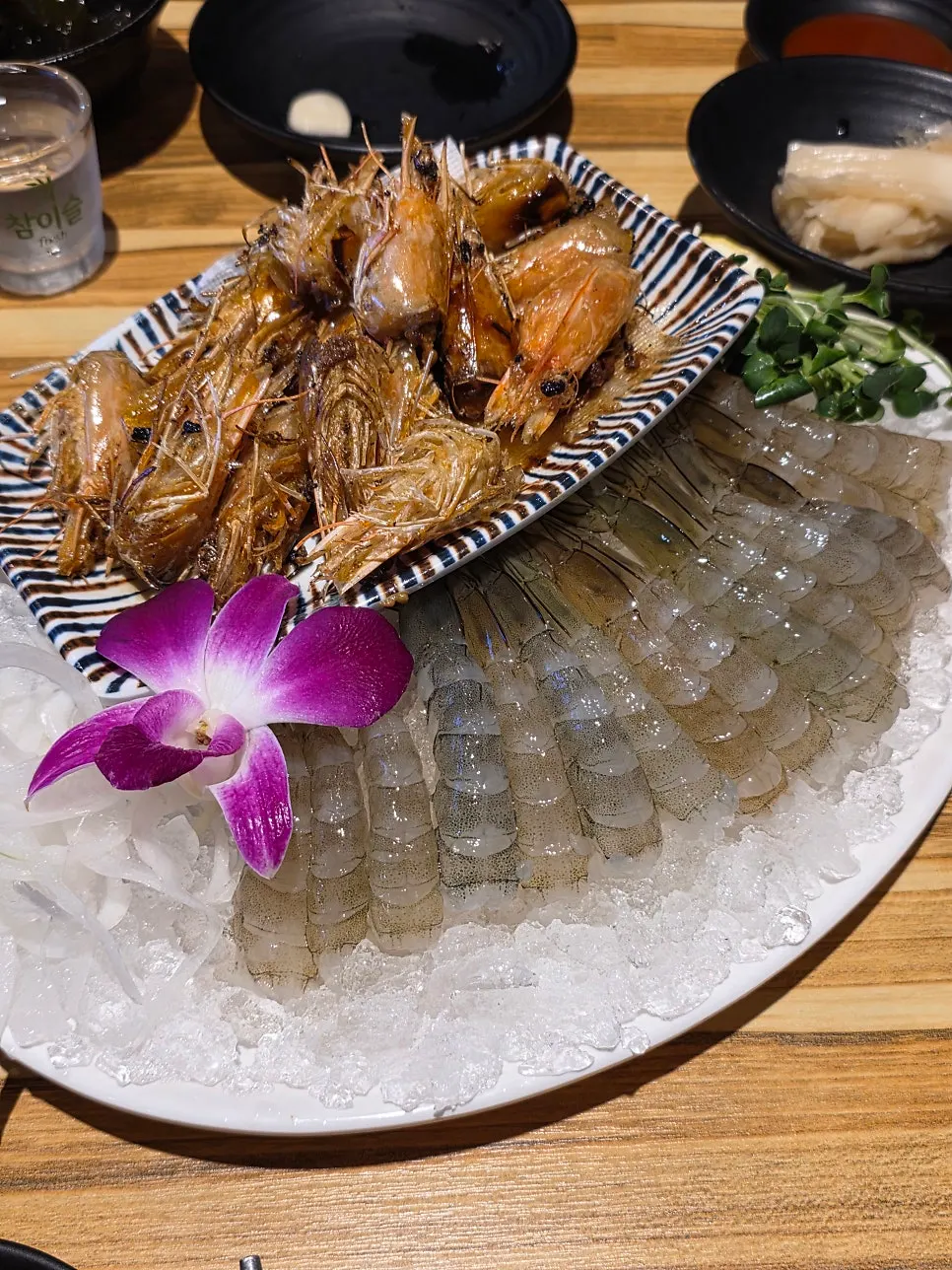 Small raw shrimp sashimi served on ice