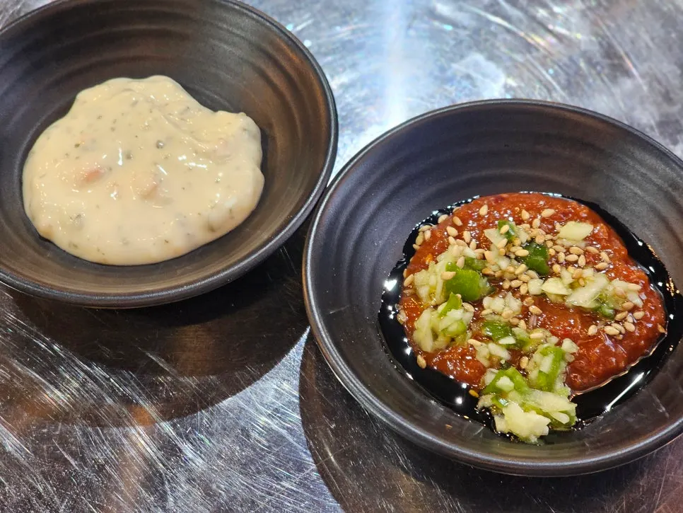 명란젓과 백김치, 김 등 곁반찬