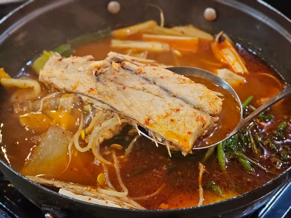끓고 있는 매운탕 냄비