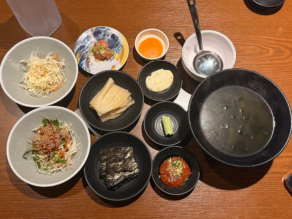 차려진 기본찬 한 상