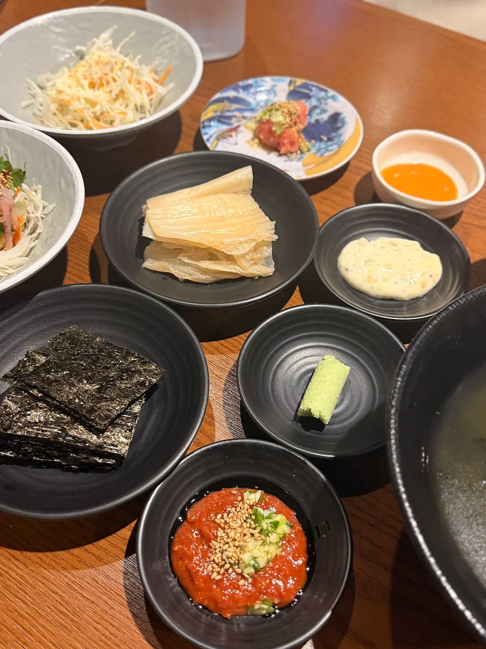 백김치와 김 등 기본찬