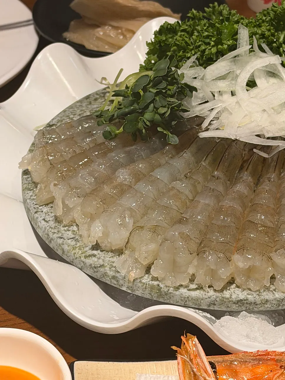 바로 손질해 나온 생새우회