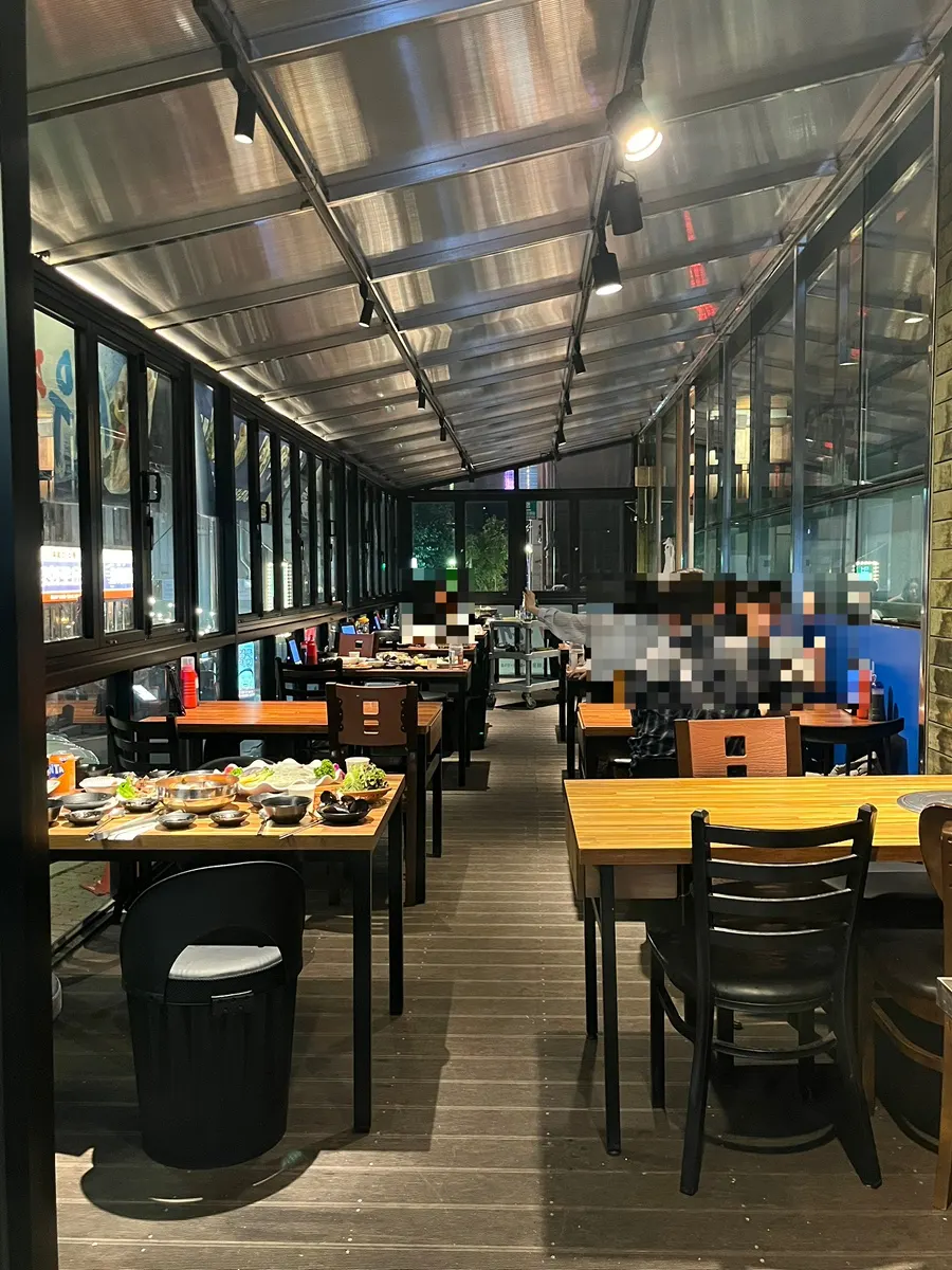 인천시청점 입구 주변 모습