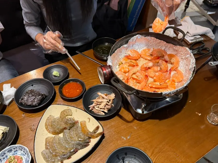 뚜껑을 덮고 익히는 새우소금구이