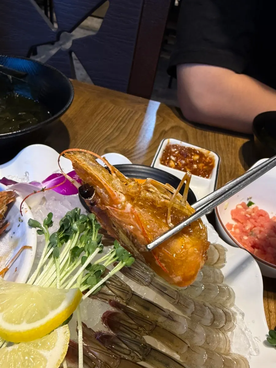 Plate of crisply grilled shrimp heads