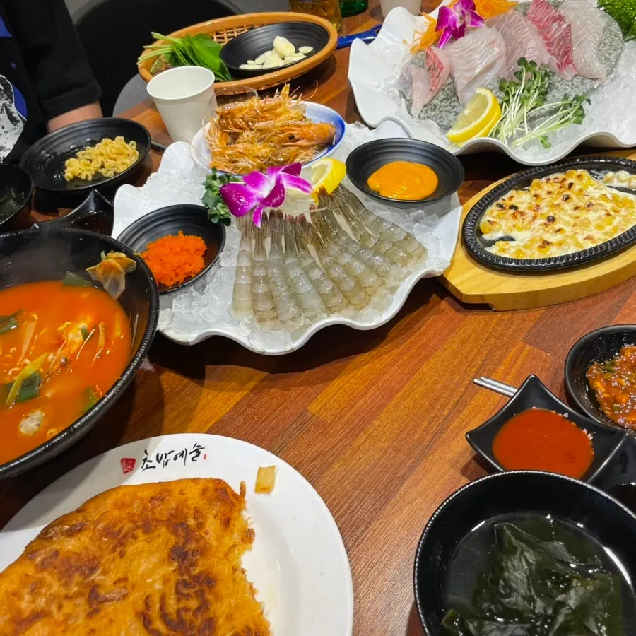 바삭하게 튀겨진 새우버터구이
