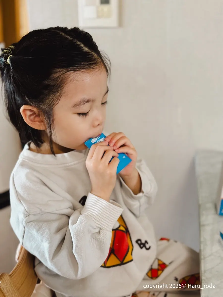 Child opening and eating pocket jelly