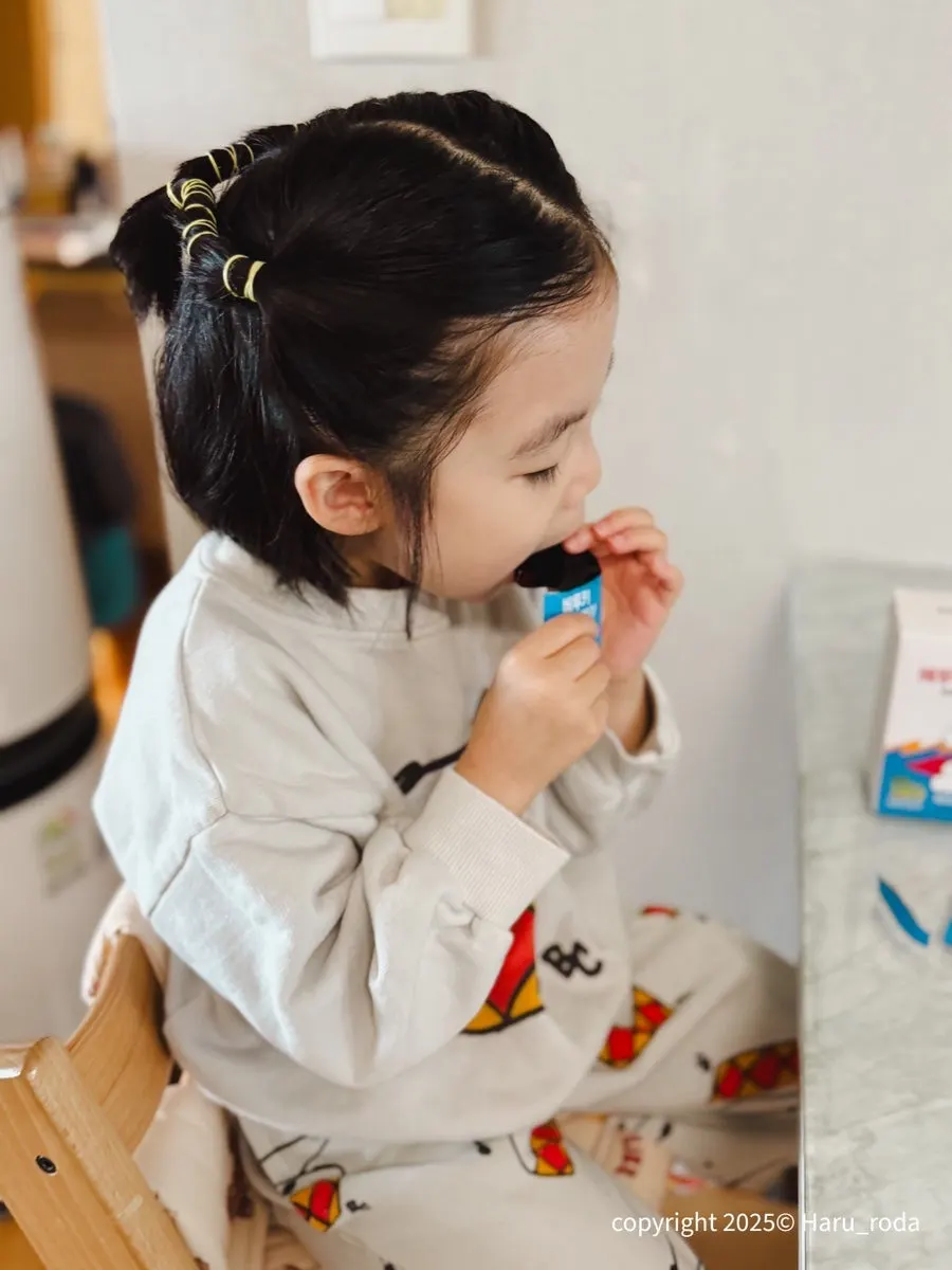 Pocket jelly with bunny package being eaten