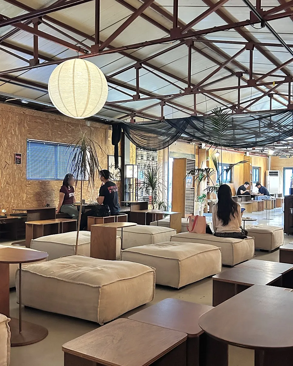 Central sofa seating at Biat Seongsu