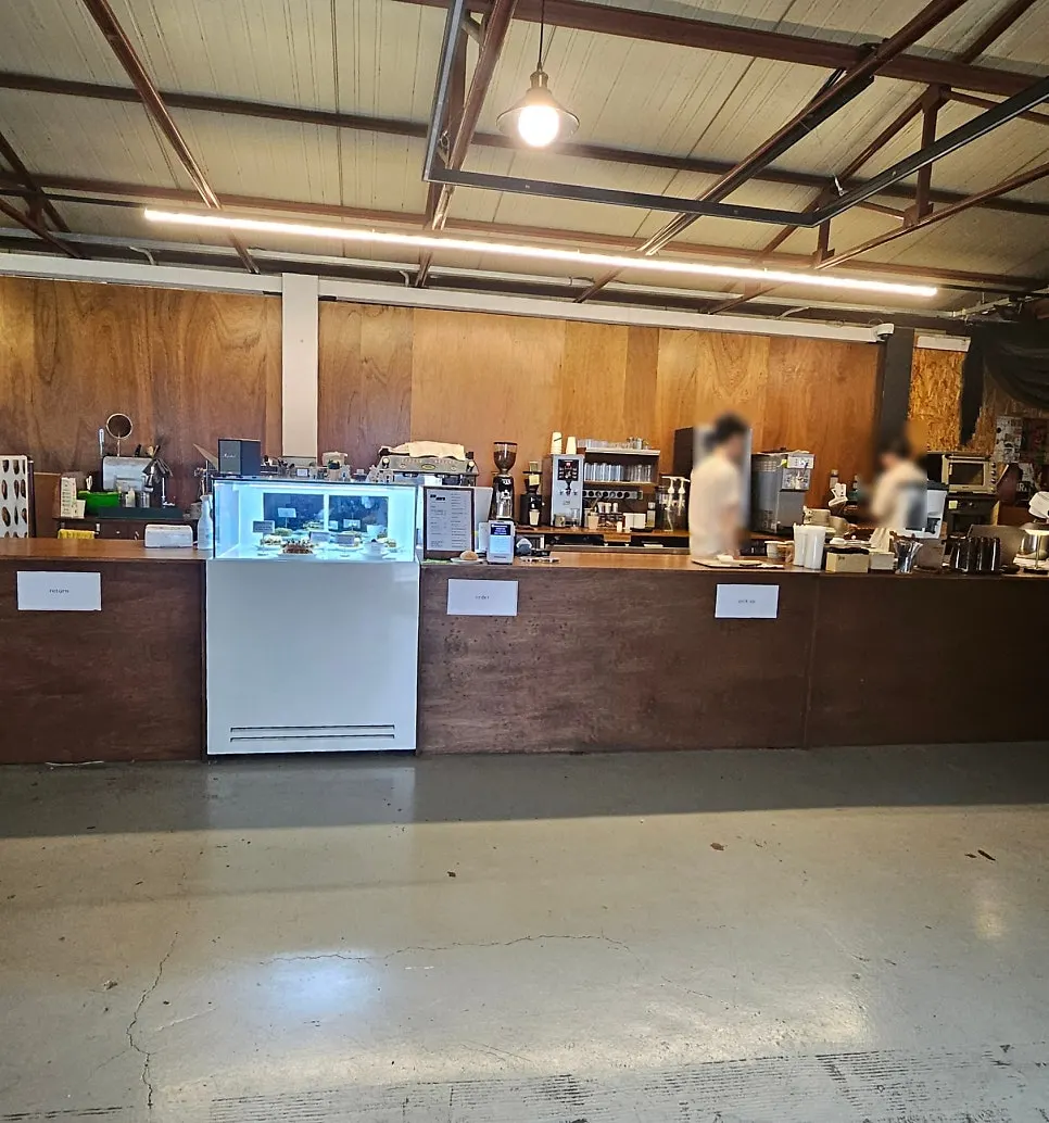 Interior of Biat Seongsu with the open kitchen visible
