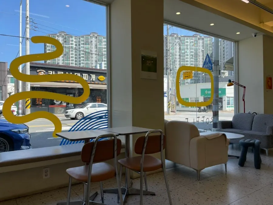 Seating area in one of Daeho-dong's nicest cafés