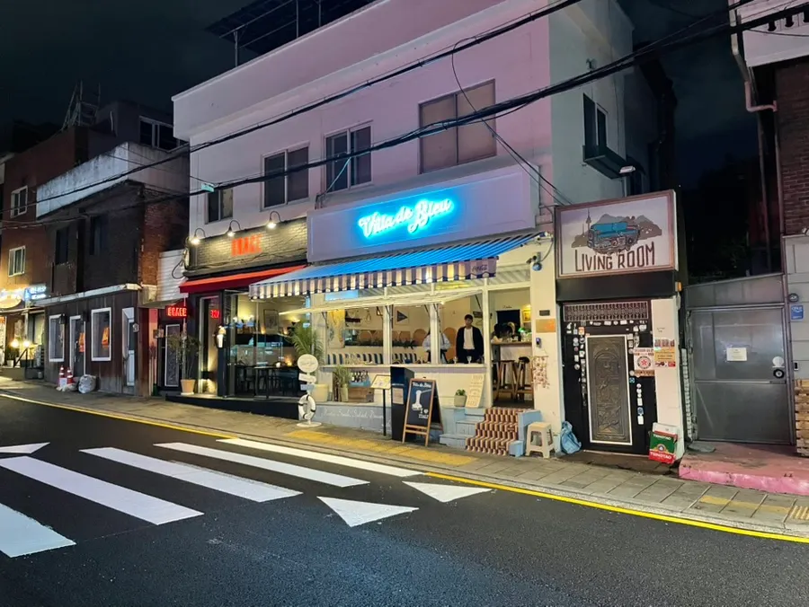 An exotic-feeling street in Haebangchon