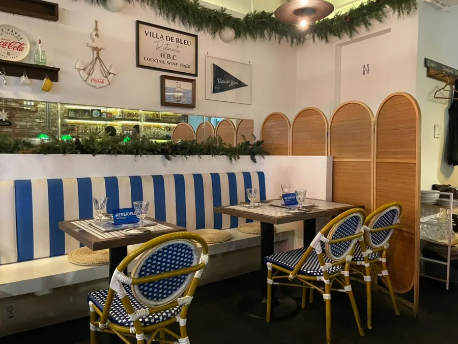 Tables full with weekday evening reservations