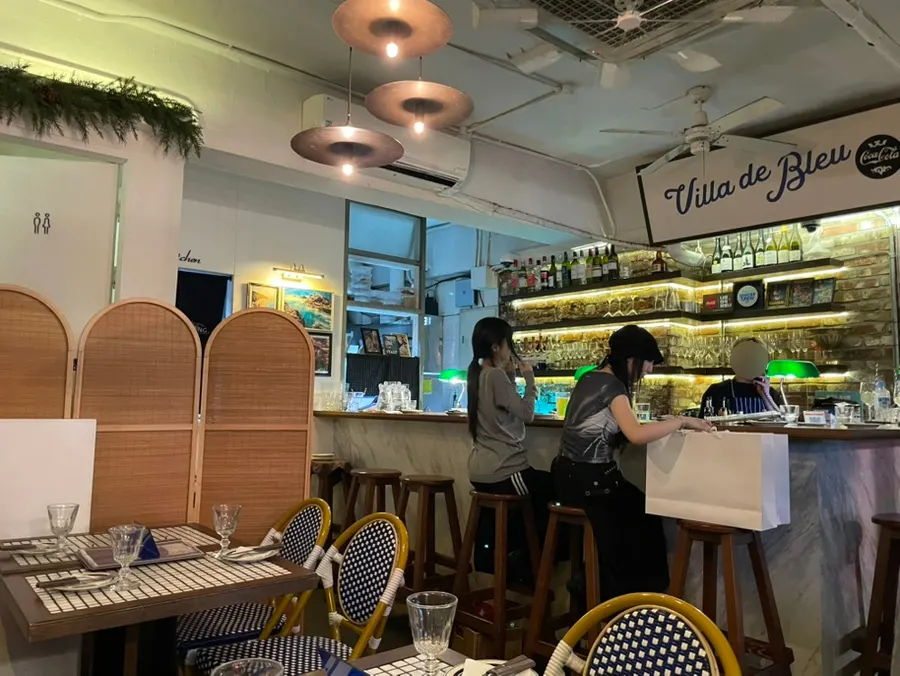 Interior evoking a mix of Greece and Italy