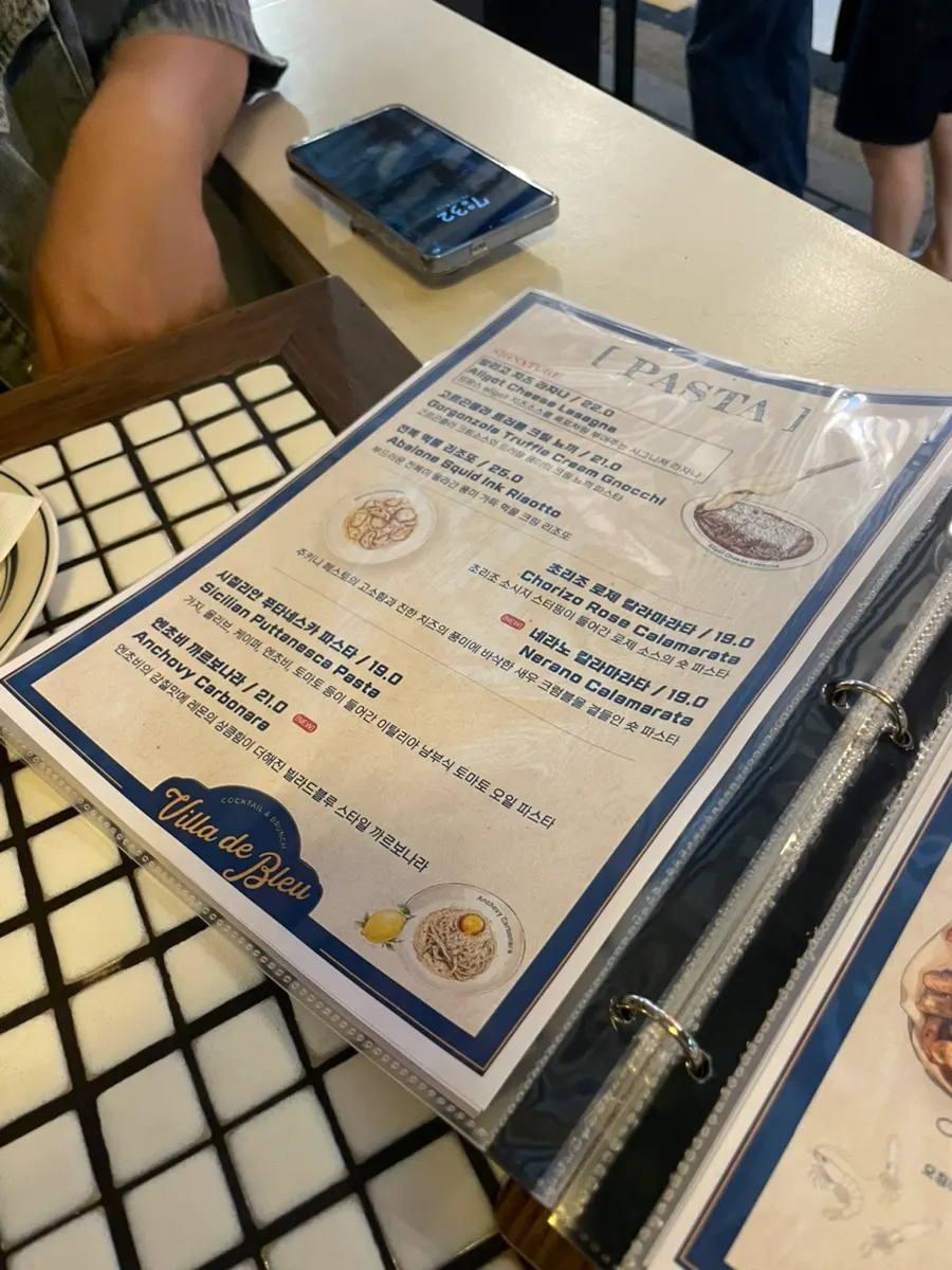Villa de Blue menu board showing the set menu